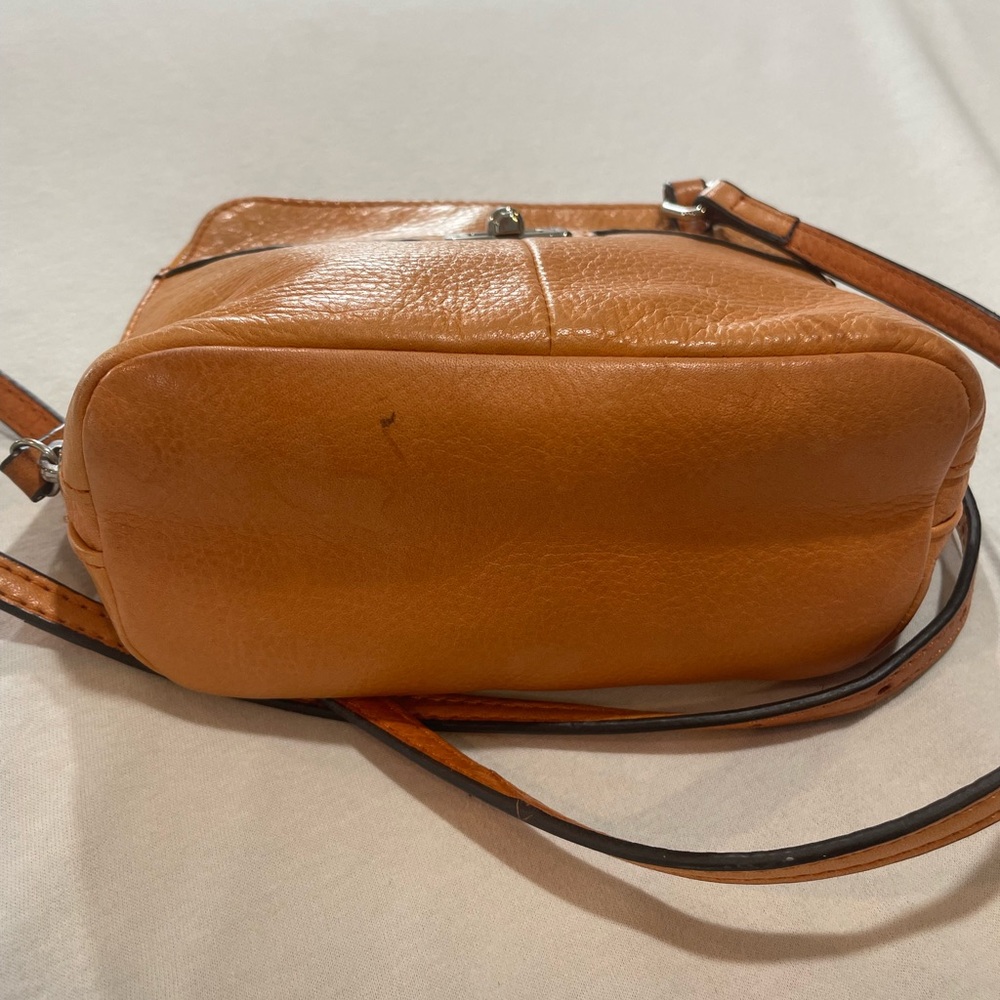 B Makowsky Mustard Yellow Leather Crossbody Bag with Turn-Lock Closure - Picture 4 of 9